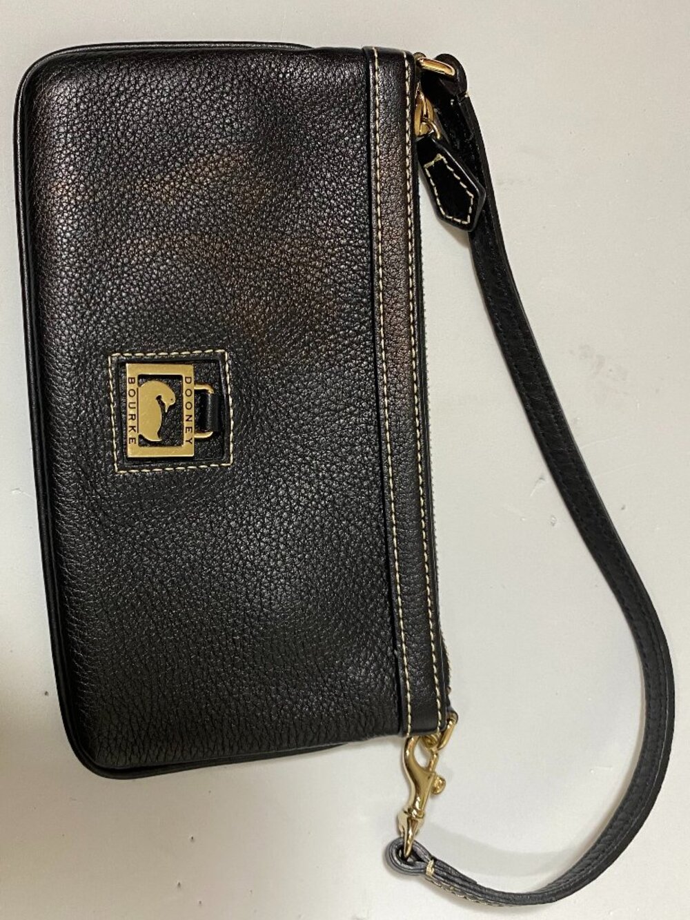 VINTAGE DOONEY & BOURKE Black Pebbled Leather Wristlet Duck Logo Red Lining